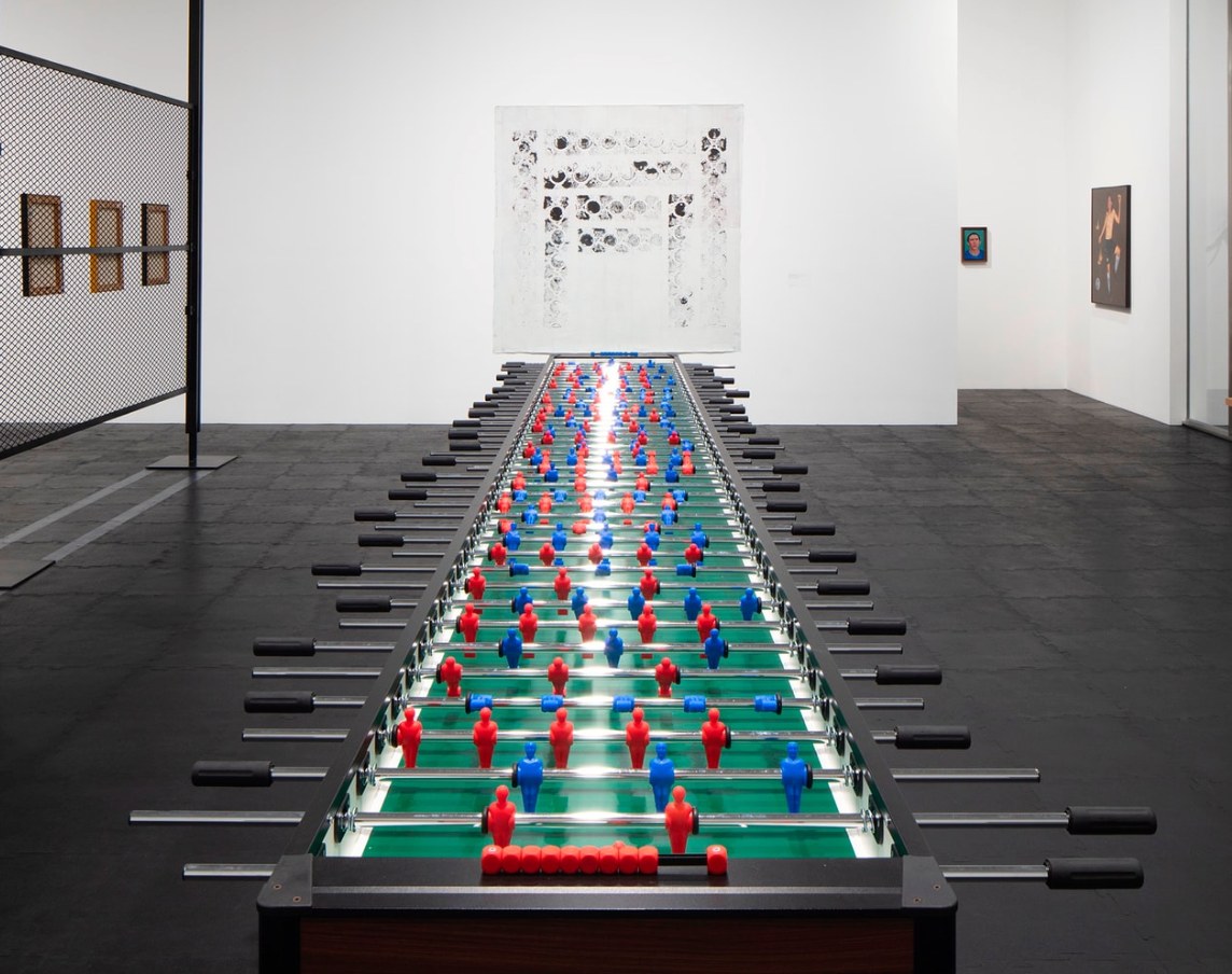Futbolín monumental en Fútbol y Arte. Esa misma emoción, Museo Jumex