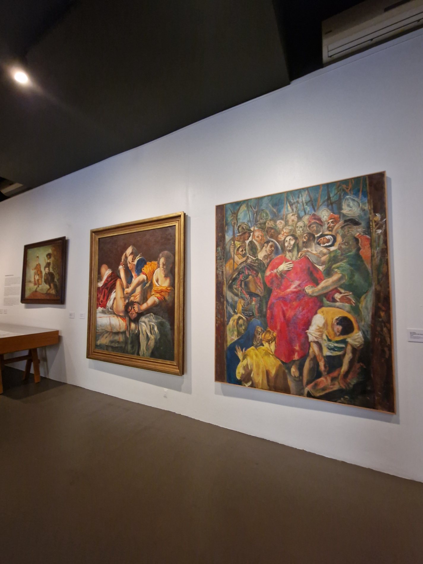 Lienzos contemporáneos de aliento clásico, uno evoca el Expolio de El Greco
