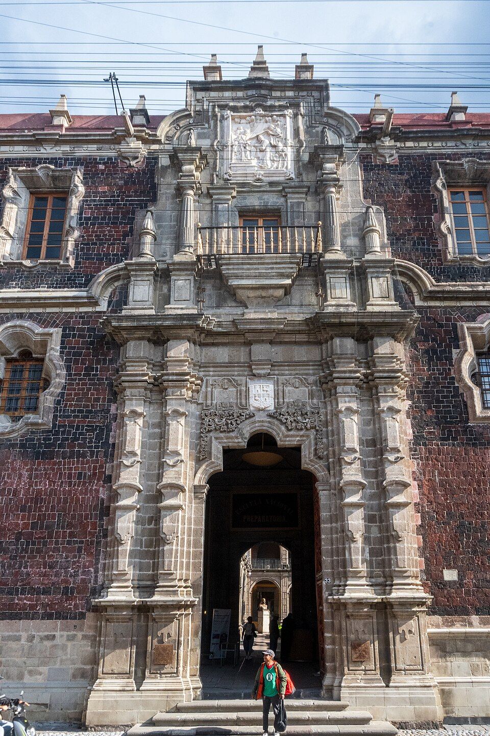 Fachada barroca del Antiguo Colegio de San Ildefonso